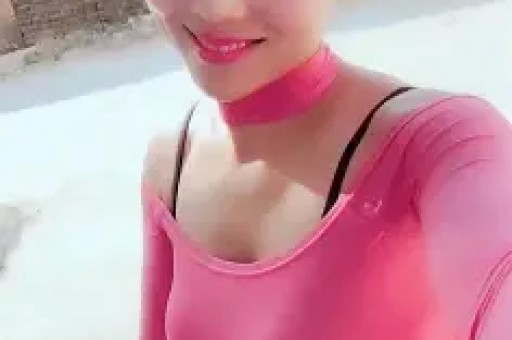 加拿大前总理儿子拍性感大片秀腹肌！硬蹭准继母水果姐热度网友：呃……